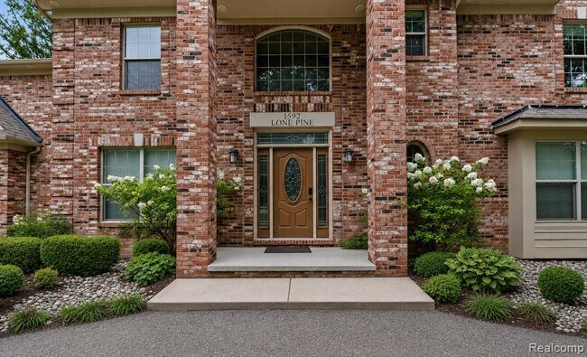 Foto del edificio - 1592 Lone Pine Rd