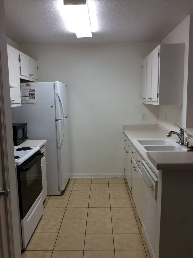 Building Photo - Duplex in Havelock