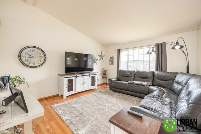Foto del edificio - 1321 N Samantha Rd