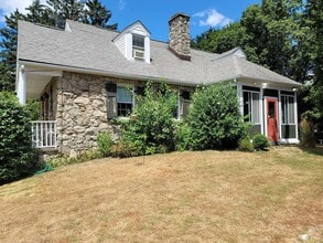 Building Photo - 2 Hart Dr