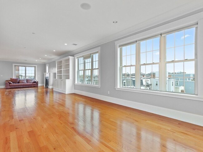 Foto del edificio - 689 E 4th St