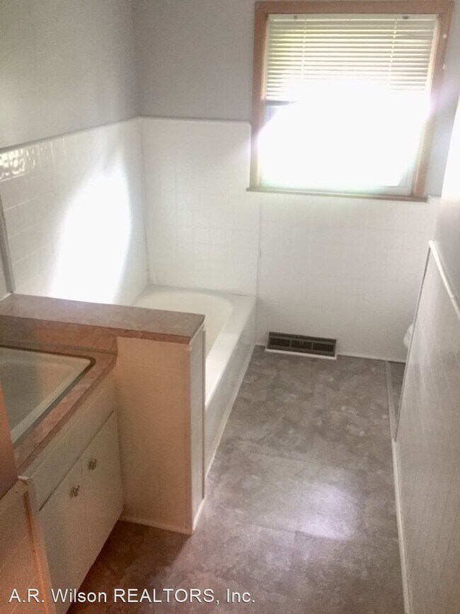 Building Photo - 3 br, 2 bath House - 549 S. Prince Lane