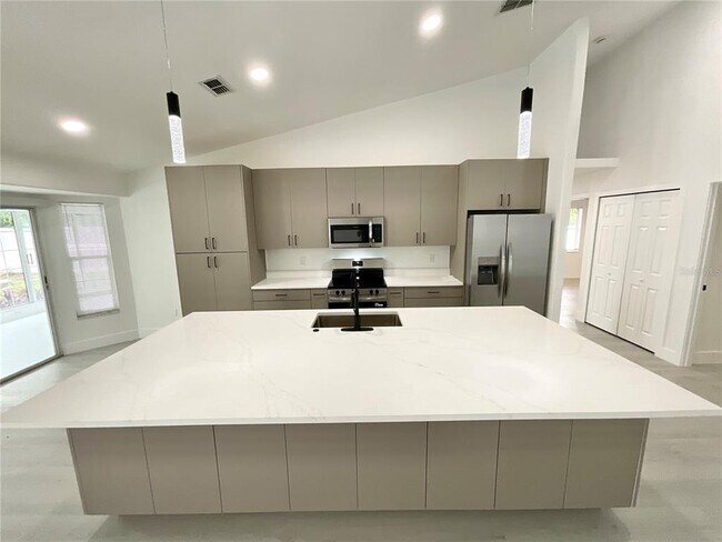 Building Photo - 1307 Belcher Dr