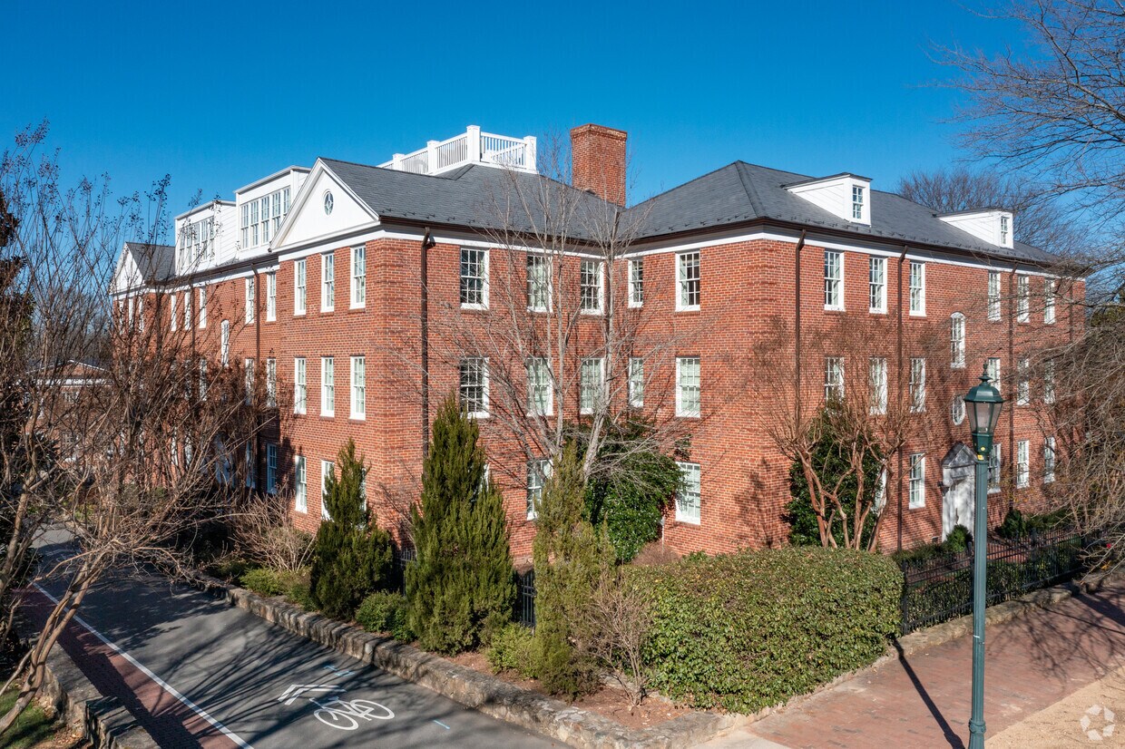 Building Photo - 213 E Franklin St