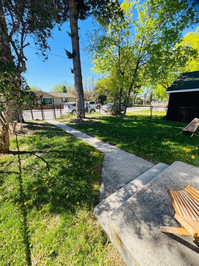 Foto del edificio - Beautiful 2-Bedroom Home Near UM with Spac...