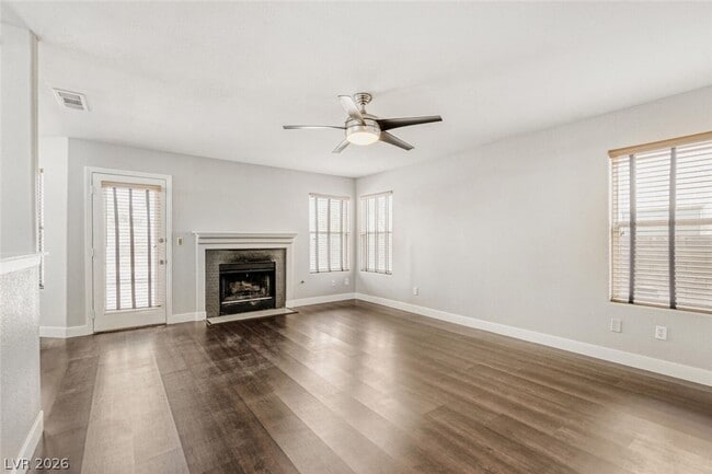 Foto del edificio - 1924 Coralino Dr