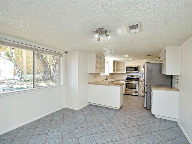Building Photo - 1109 Hermitage Dr
