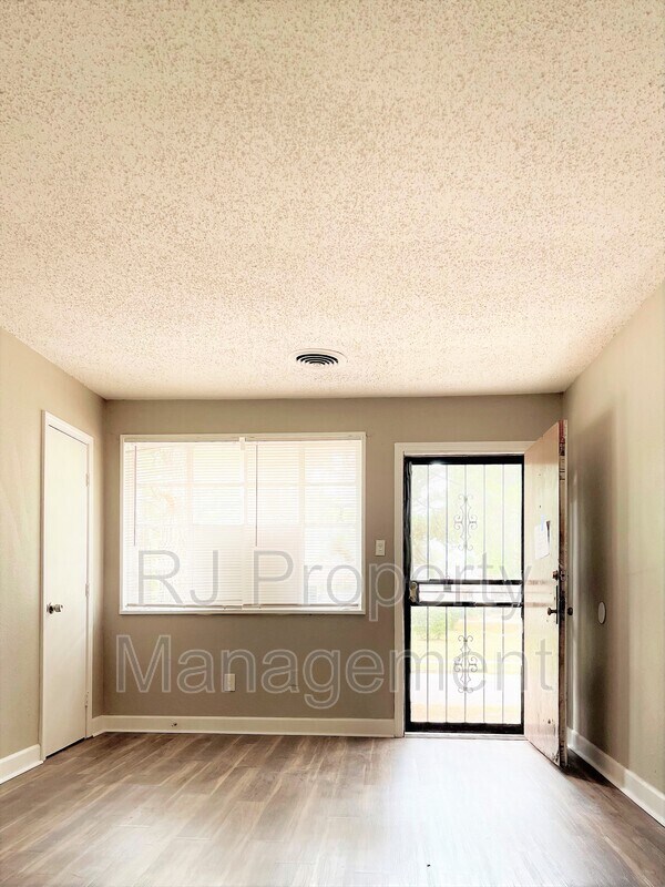 Building Photo - 3062 Waynoka Ave