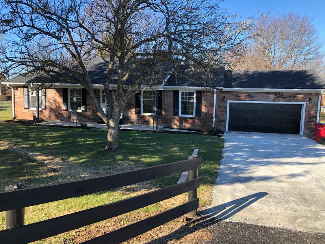 Primary Photo - 821 Hickman Hill Rd