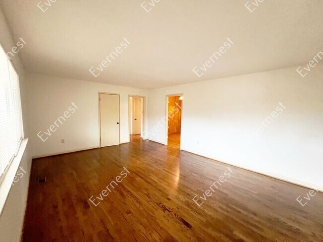 Foto del edificio - 210 W 52nd St