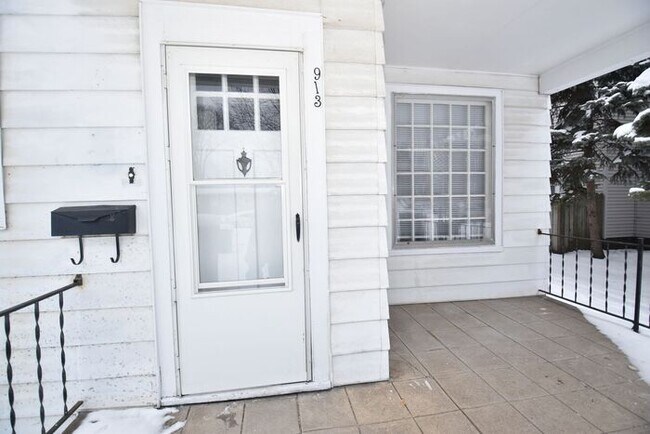 Foto del edificio - Price Reduced! Near local Universities and Entertainment 4 bedroom 2 story Single Family Home