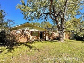 Building Photo - 3300 Lilac St