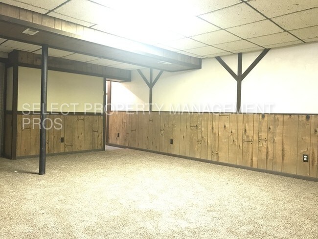 Foto del edificio - 4608 Woodridge Dr