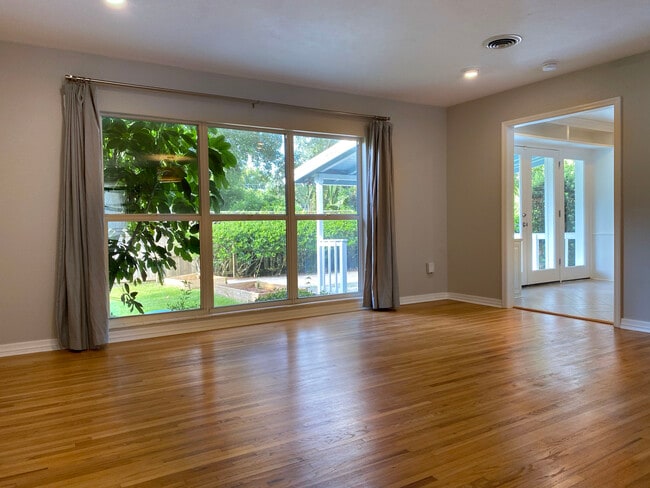 Foto del edificio - 2720 Dellwood Dr