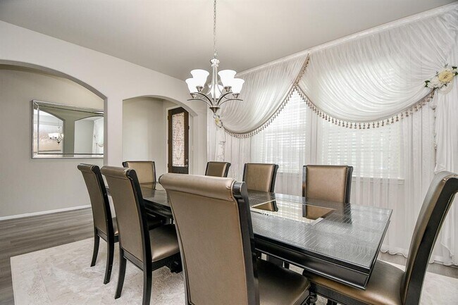 Foto del edificio - 2707 Dry Creek Dr
