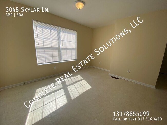 Foto del edificio - Now Showing this 3 bedroom, 2 1/2 bath tow...