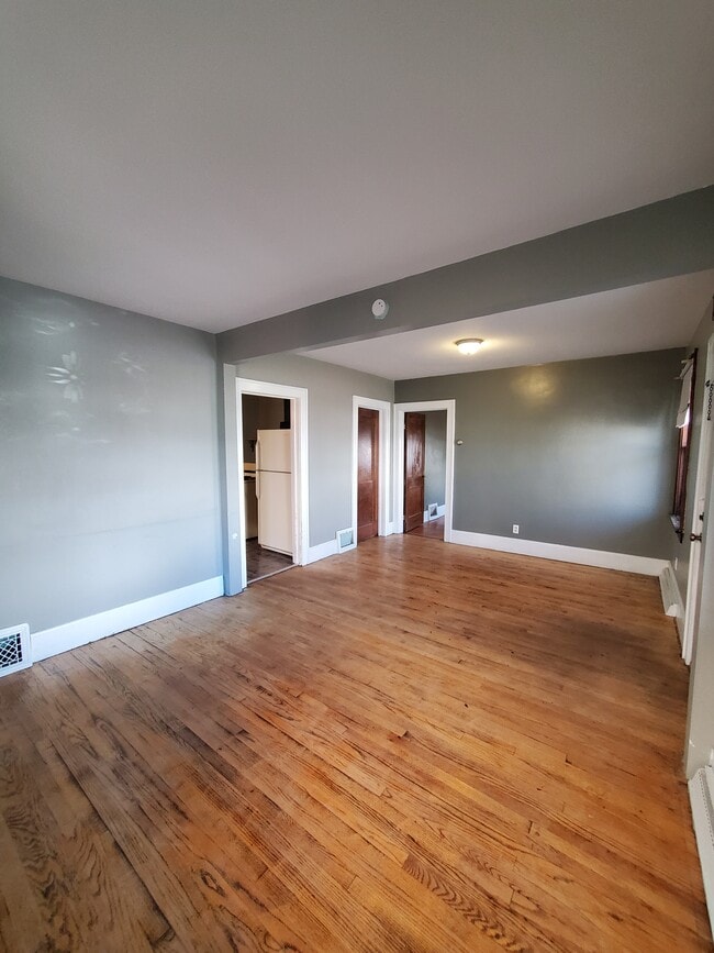 Building Photo - 114 4th St