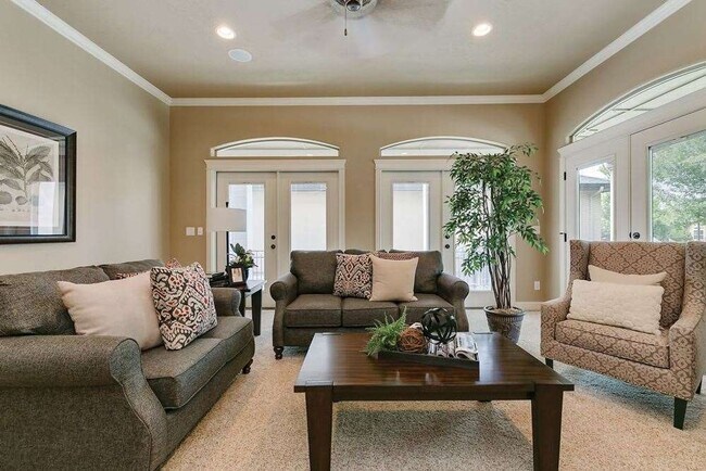 Foto del edificio - Luxury 4 Bed, 3.5 Bath Home | 4-Car Garage | Resort-Style Amenities