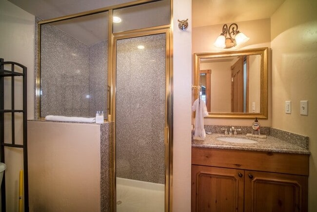 Building Photo - Villa 3088 1 Bedroom 1 Bathroom Full Kitchen