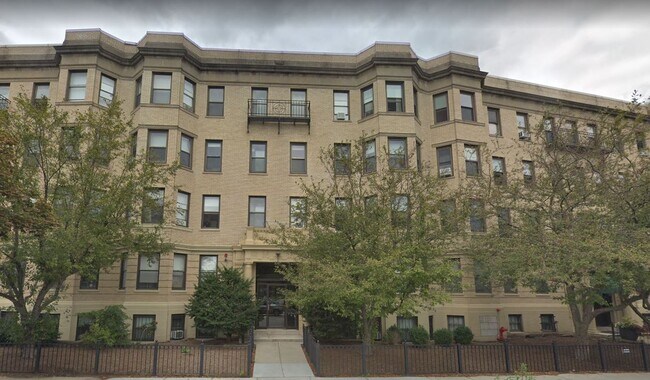 Building Photo - 73 Park Dr