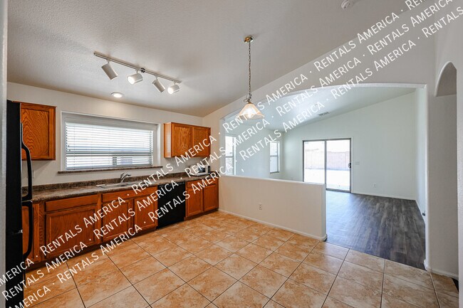 Foto del edificio - 2047 S 160th Ln