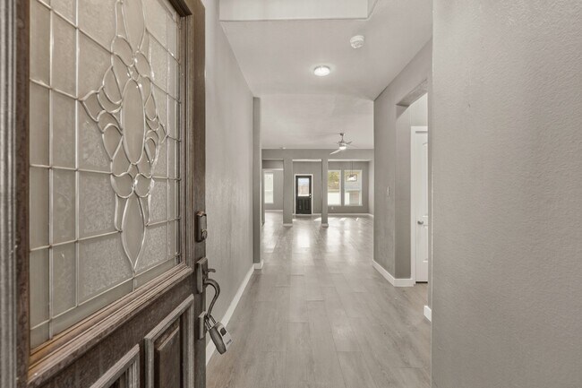 Building Photo - 12102 Sempione Dr