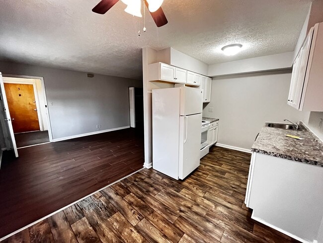 Building Photo - 4405 Landside Dr