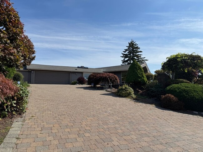 Building Photo - 9600 Hilltop Rd
