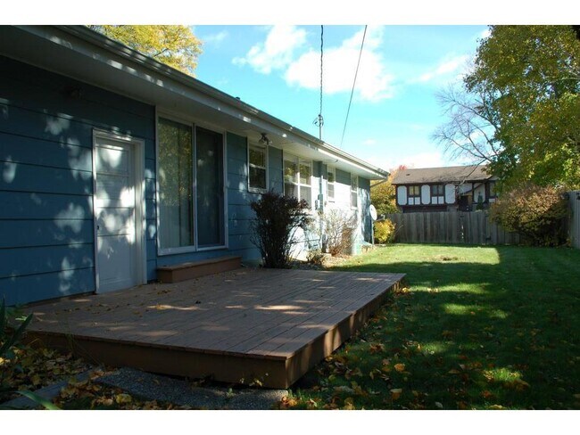 Building Photo - 7501 Knoll St