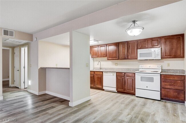 Foto del edificio - 5152 River Glen Dr