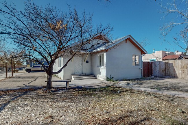 Building Photo - 223 Stanford Dr SE