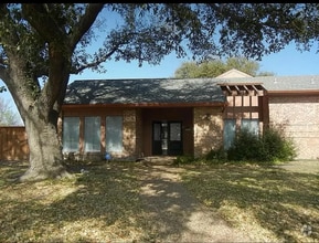 Building Photo - 3605 Tennis Pl