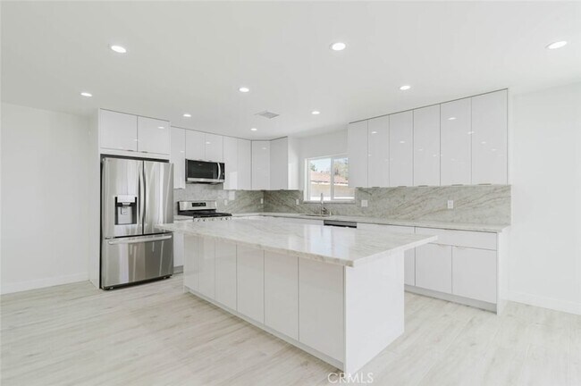 Foto del edificio - 8310 Canterbury Ave