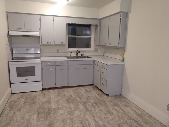KITCHEN - 308 E 3rd Ave