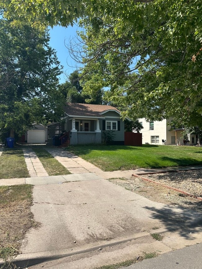 Building Photo - 2031 9th Ave