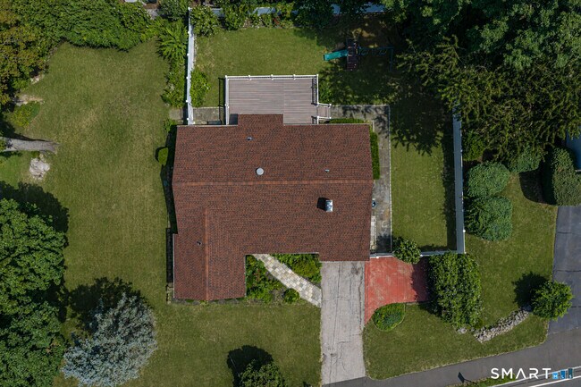 Foto del edificio - 45 Sound Beach Ave Ext