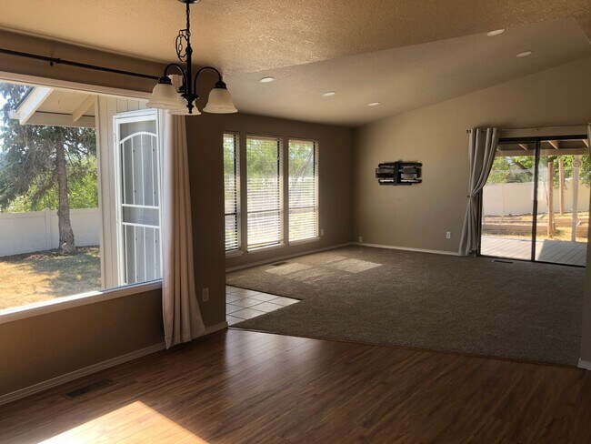 Foto del edificio - 3 Bed / 2 Bath Home with RV Parking in Eag...