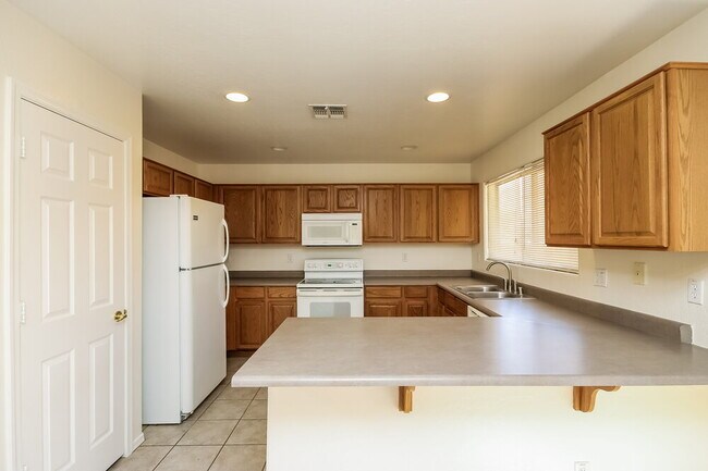 Building Photo - 15122 W Polk St