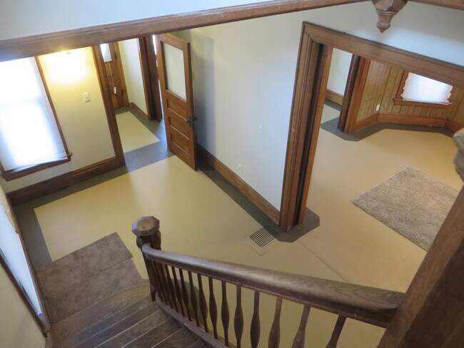 Building Photo - 5 Bedroom Home in the very core of Downtown (West Central, Downtown)