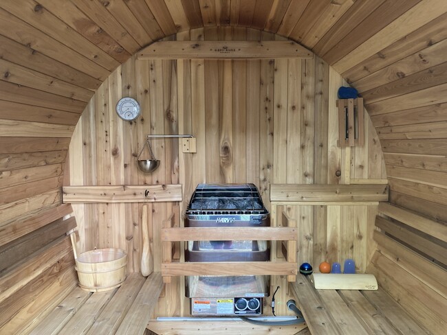 sauna (shared outdoor sauna) - 8564 N Richmond Ave