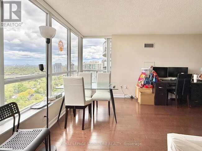 Photo du bâtiment - 33-2533 Sheppard Ave E
