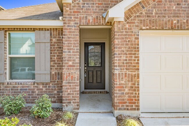 Building Photo - AVAILABLE NOW! Gorgeous 4 Bedroom Home Located in Royce City, Texas!