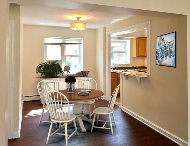 Dining - 2309 Central St