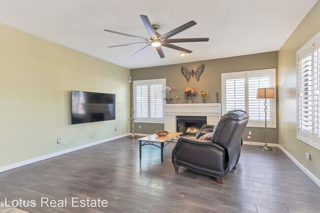Foto del edificio - 5 br, 3 bath House - 12 W Vera Ln.,