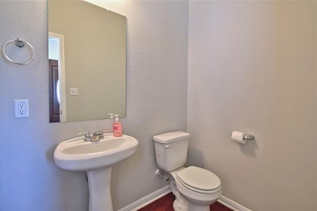 Building Photo - 317 Clearlake Dr