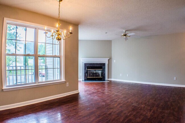 Building Photo - 521 Rivertree Lane