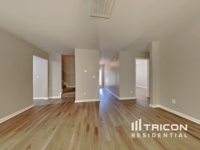 Building Photo - 142 Ridgemoore Ct