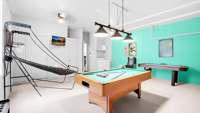 Foto del edificio - 7705 Comrow St