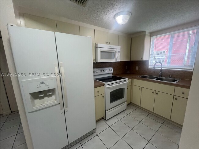 Foto del edificio - 1419 SW 22nd St