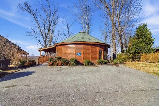 Building Photo - 1080 Towering Oaks Dr